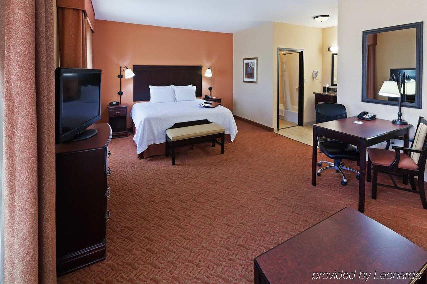 Durant Inn & Suites Room photo