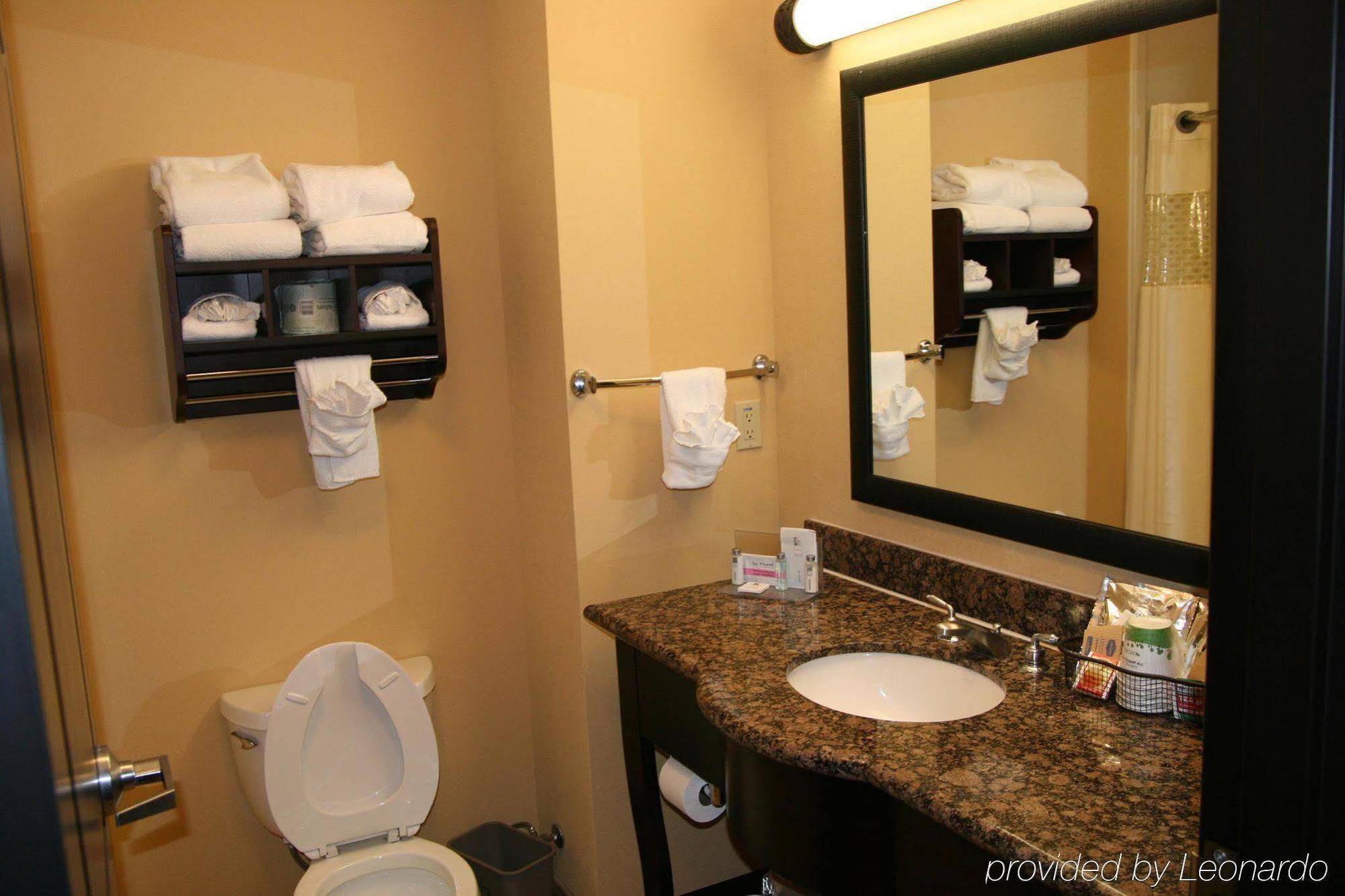 Durant Inn & Suites Room photo