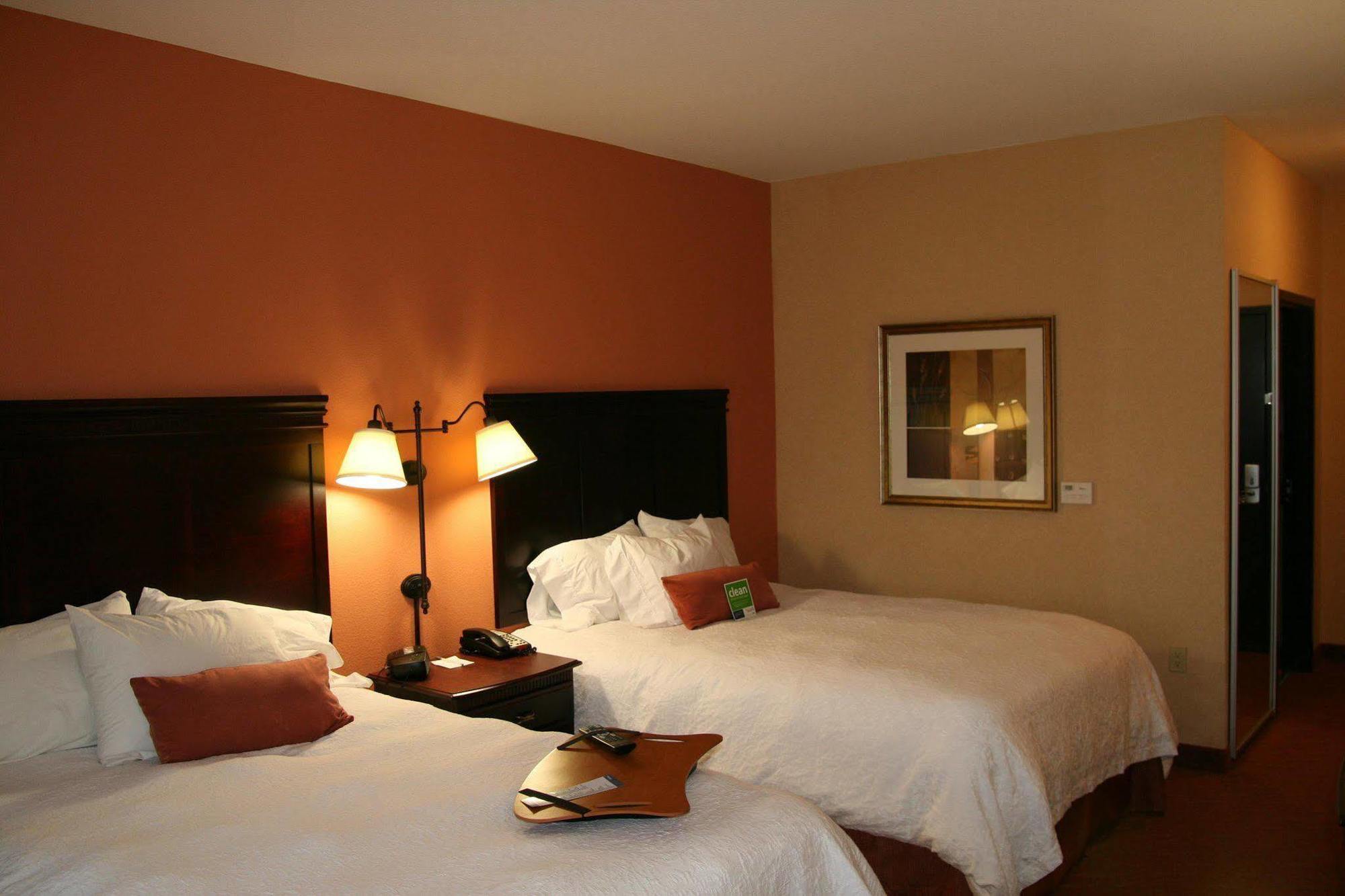 Durant Inn & Suites Room photo